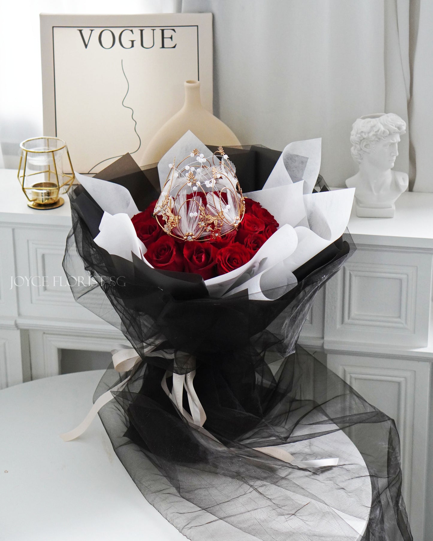 19 Rose Flower bouquet - Rea Romance With Crown