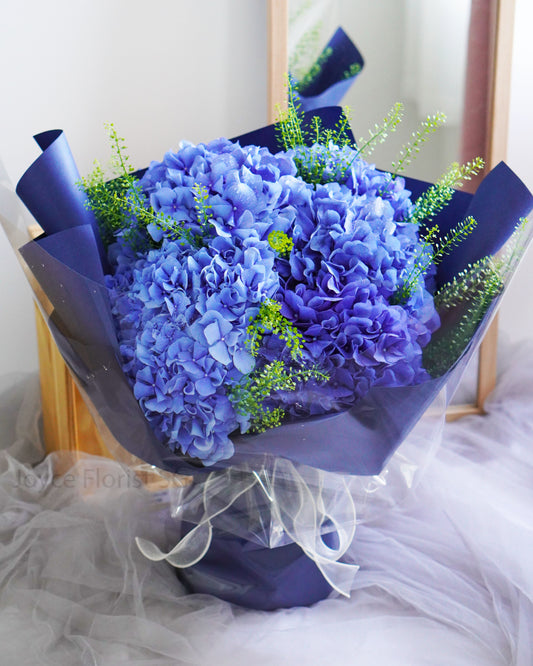 Hydrangea bouquet - 5 dark Blue Hydrangea